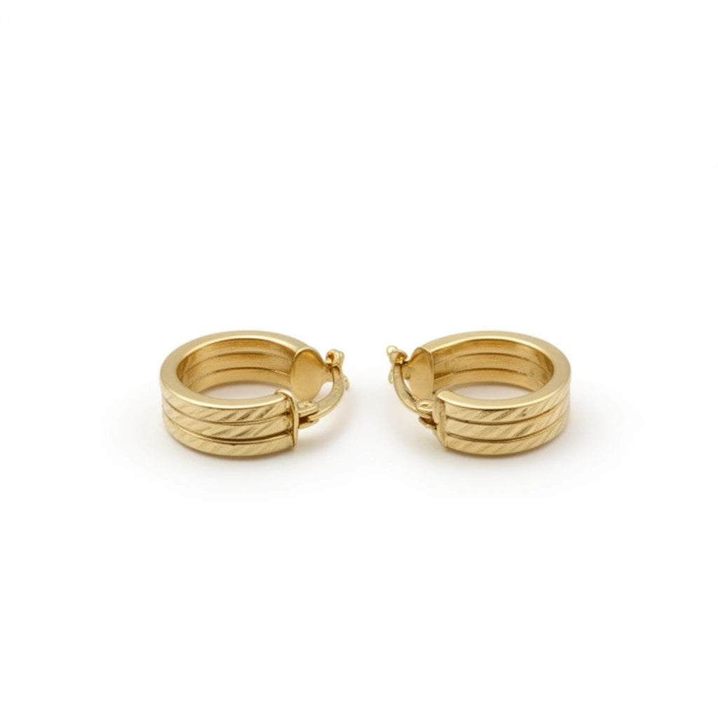 Arracadas huggie triple rayadas de oro 14K 1.5 cm
