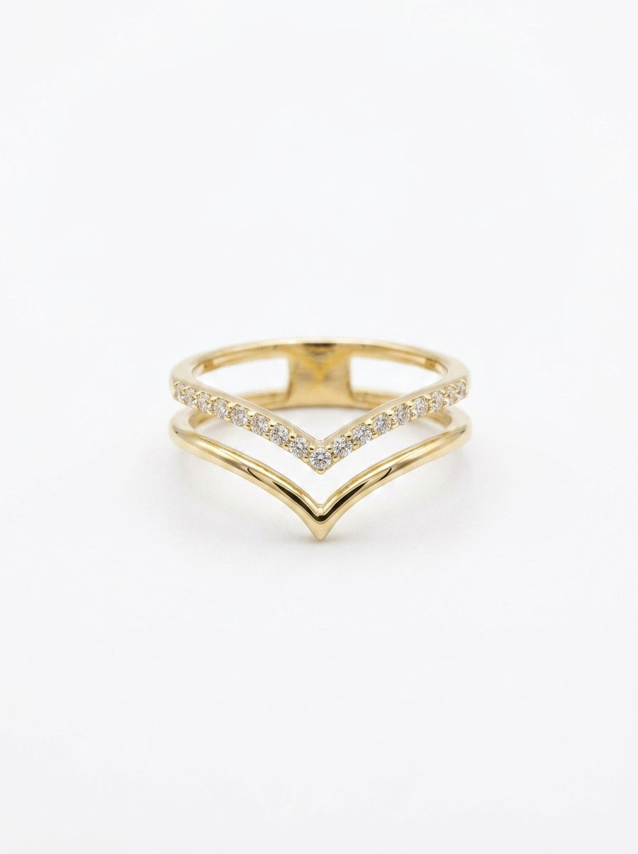 Anillo de oro 14k diseño chevron con circonias Mod LM5357
