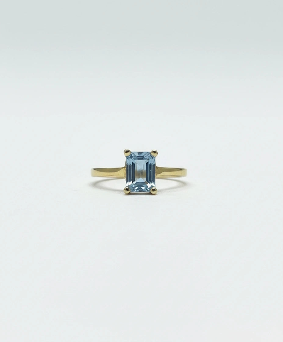Anillo solitario de oro 10k agua marina Azul corte esmeralda