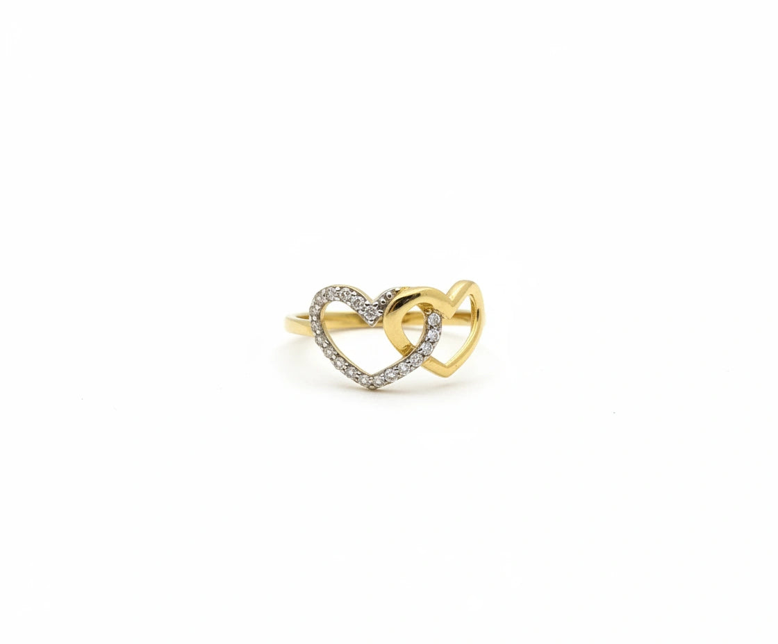 Anillo de corazones de oro 14k con incrustaciones de circonias