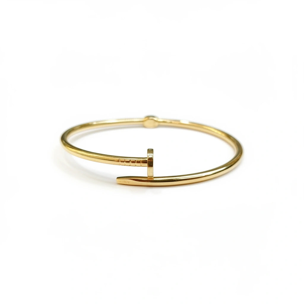 Brazalete de oro 10k tipo diseñador de clavo grueso liso semi hueco 18 cm