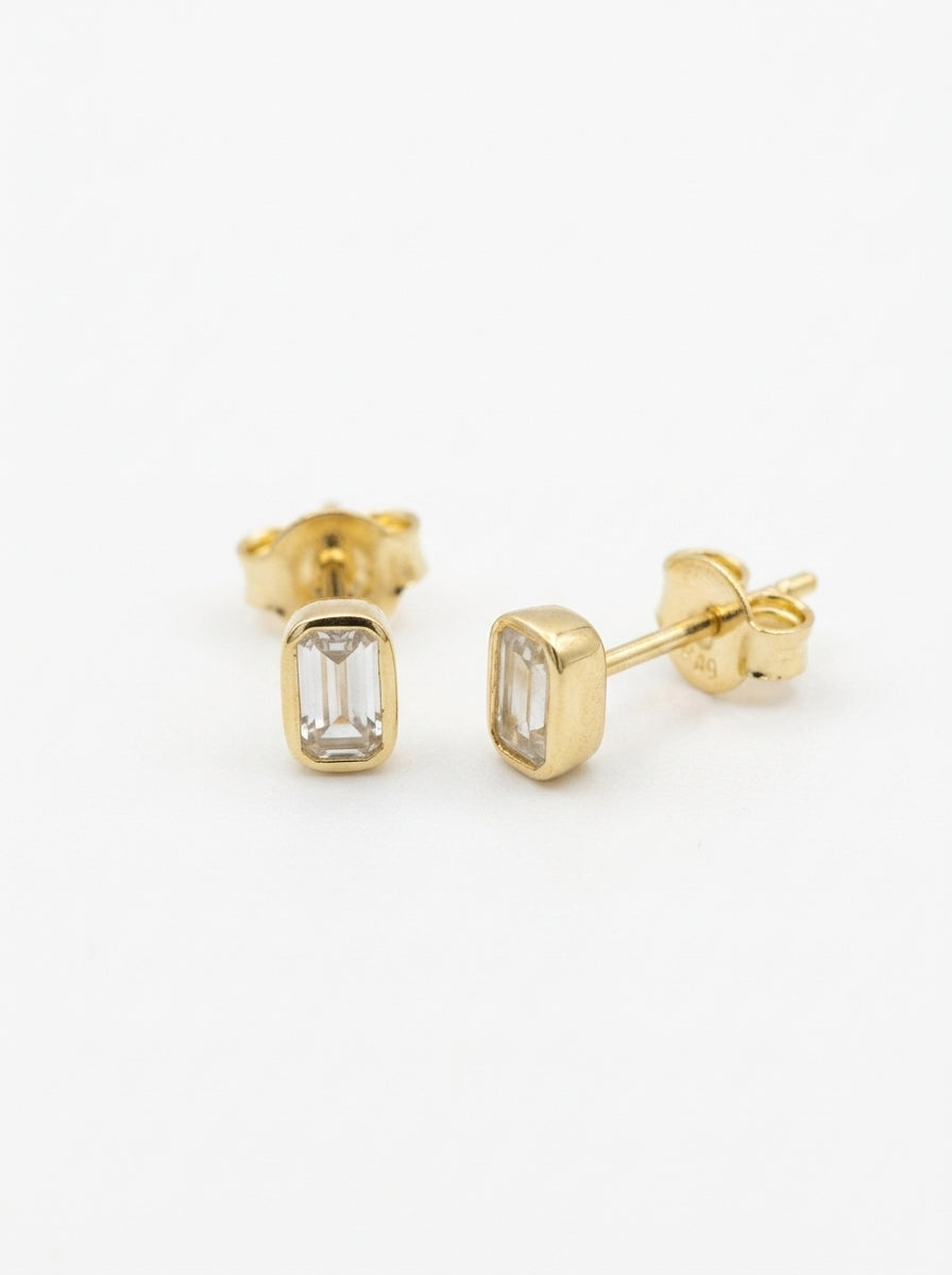 Aretes de oro 14k diseño baguette con circonia Mod 5966 -5 mm
