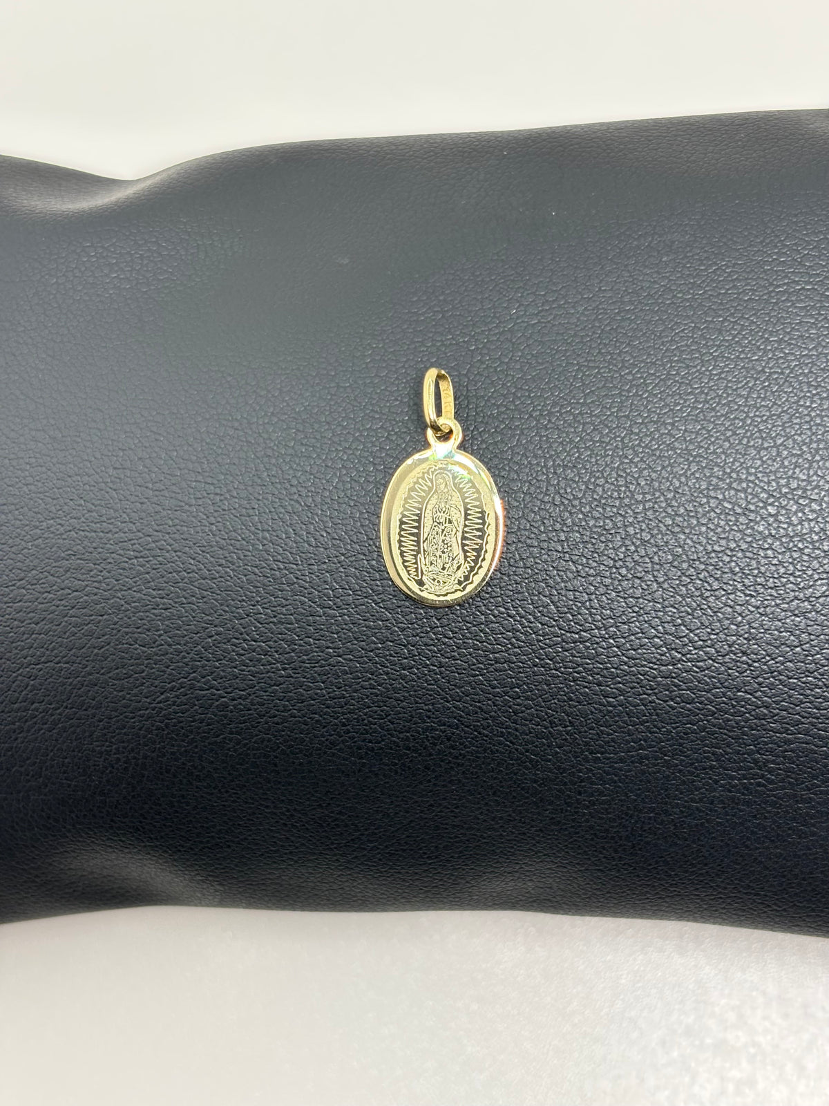 Medalla de la Virgen de oro 14k