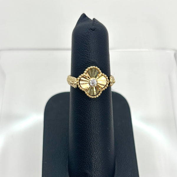 Anillo de trébol flexible de oro 14k