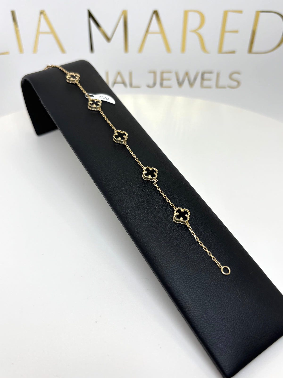 Pulsera de tréboles pequeños de oro 14k con piedra natural negras Onix