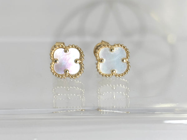 Aretes de trébol mediano de oro 14k con madre perla