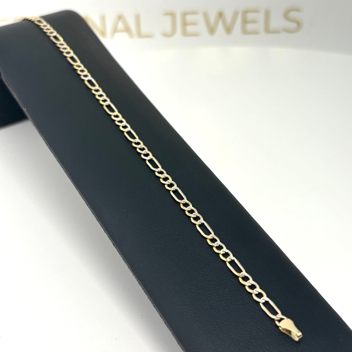 Pulsera tejido clásico 3x1 con un acabado diamantado para caballero