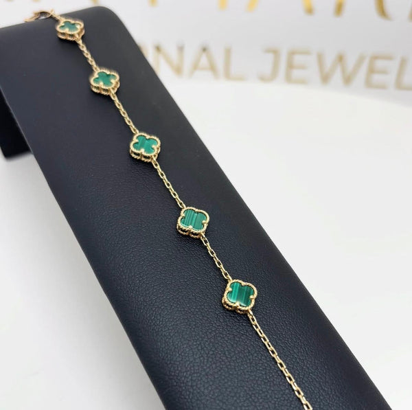 Pulsera de tréboles pequeños de oro 14k con piedra natural malaquita