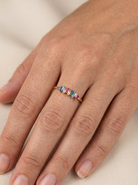 Anillo de oro 14k diseño destellos de colores con circonias baguette Mod 5781