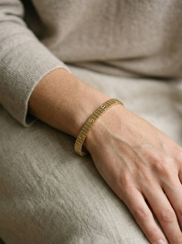 Brazalete de oro amarillo 10k tipo diseñador mod 5877 - 18 cm x 6.5mm