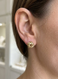 Aretes de oro 14k diseño de nudo doble clásicos Mod 5708