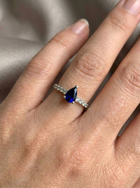 Anillo solitario de oro blanco 18k de diamantes y zafiro naturales Mod LM5299