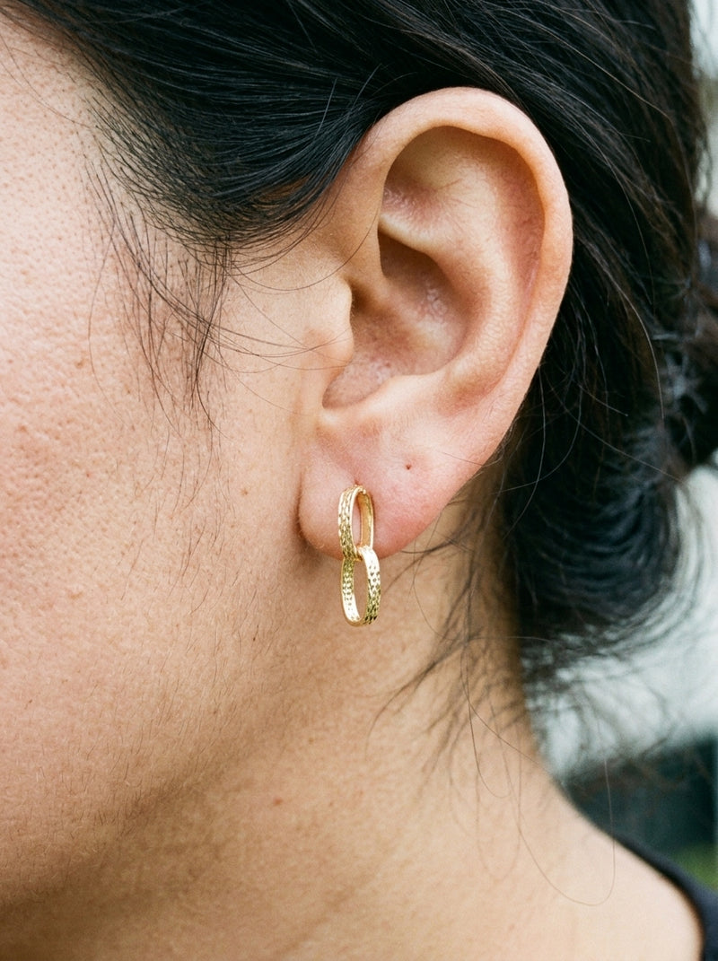Aretes de oro 14k diseño eslabones texturizados Mod 5967 - 1.7 cm