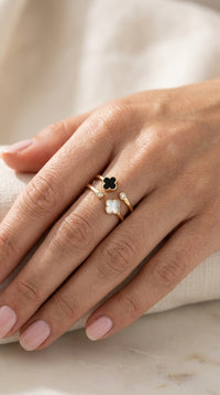 Anillo de oro 14k diseño de tréboles con piedras naturales y circonias Mod. LM5098