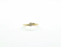 Anillo solitario de flor de oro 14k con circonias