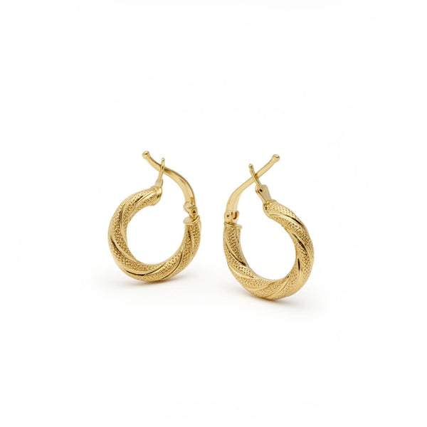 Arracadas torsales de oro 14k con acabado textutizado 1.5 cm