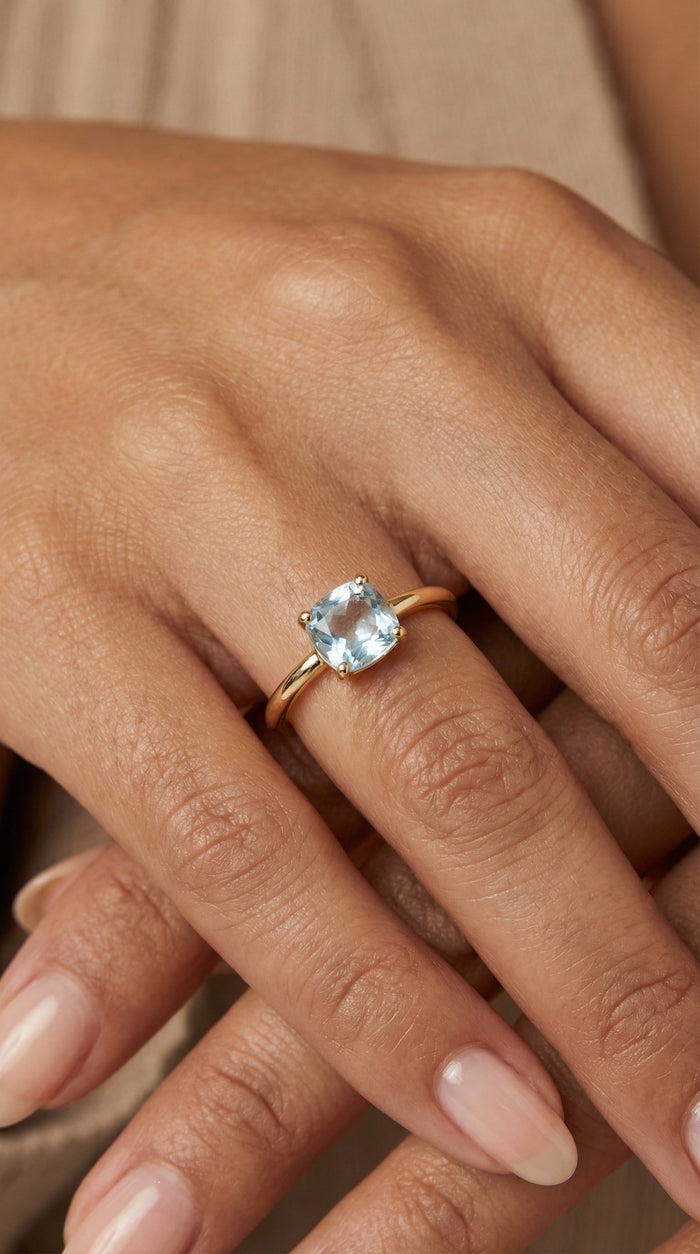 Anillo de oro 14k con piedra agua marina cuadrada azul Mod. 1430001