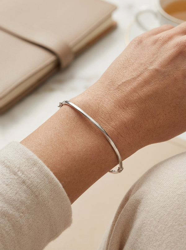 Brazalete de oro blanco 14k  hueco diseño torcido Mod 5572 - 18 cm