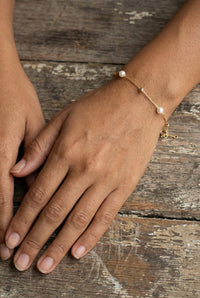 Pulsera delgada de oro 14k y perlas - 18 cm