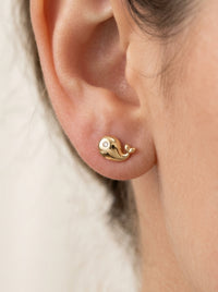 Aretes de oro 14K diseño de ballena con circonias  Mod LM5426