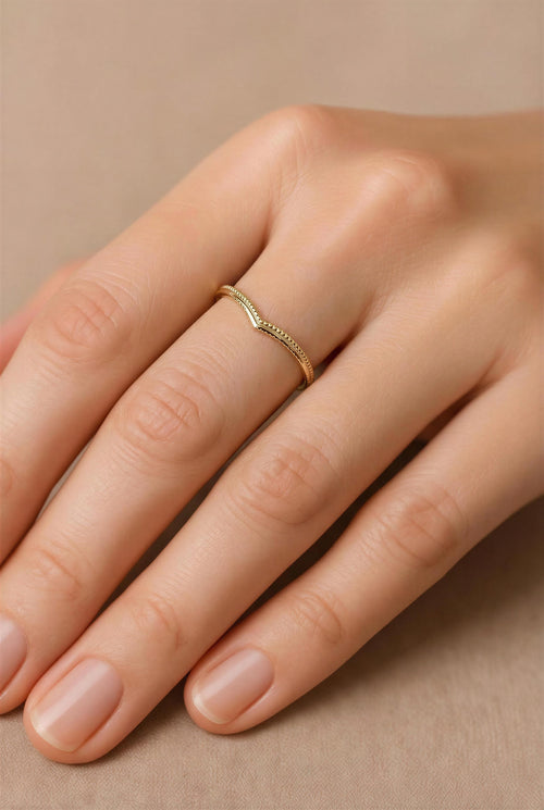 Anillo Chevron Texturizado en Oro 14K Mod.5037