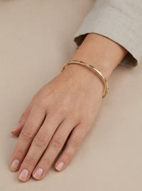 Brazalete de oro 14k tipo diseñador hueco Mod 5569 18 cm