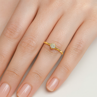 Anillo solitario de flor de oro 14k con circonias