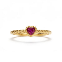 Anillo de oro 10k con circonia de corazón roja