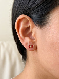 Broquel de oro 10k delgado diseño de moño esmaltados rojos (de bolitas) Mod 5661