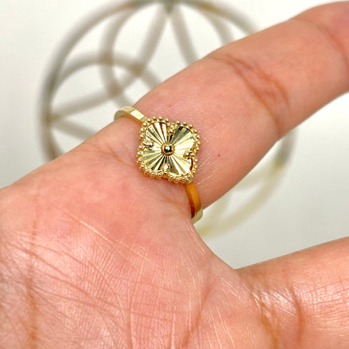 Anillo de trébol dorado de oro 14k
