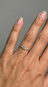 Anillo Rectangular con Circonia Baguette en Oro 14K Mod. 5038