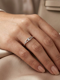 Anillo solitario de oro blanco 14k con diamantes naturales Mod 5470