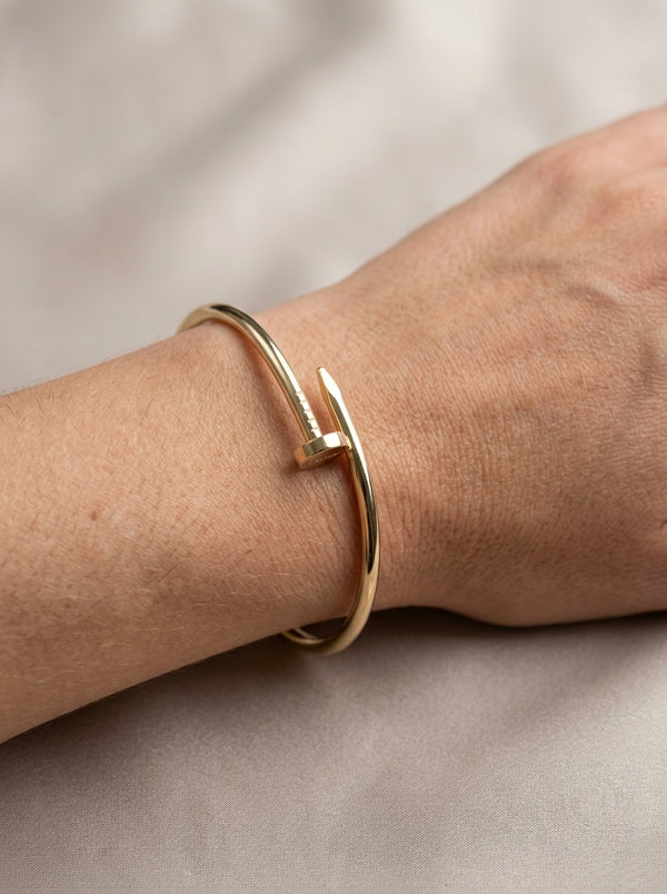 Brazalete de oro 10k diseño  de clavo tipo diseñador hueco grueso mod 5904 - 18 cm