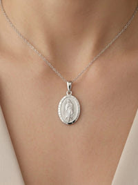 Medalla de oro blanco 14k diseño de la virgen de Guadalupe ovalada Mod 5438 - 2.5 cm