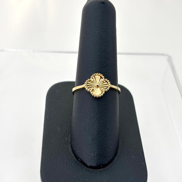 Anillo de trébol dorado de oro 14k