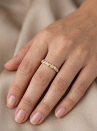 Anillo de oro 14k diseño corazones con circonias Mod LM5412