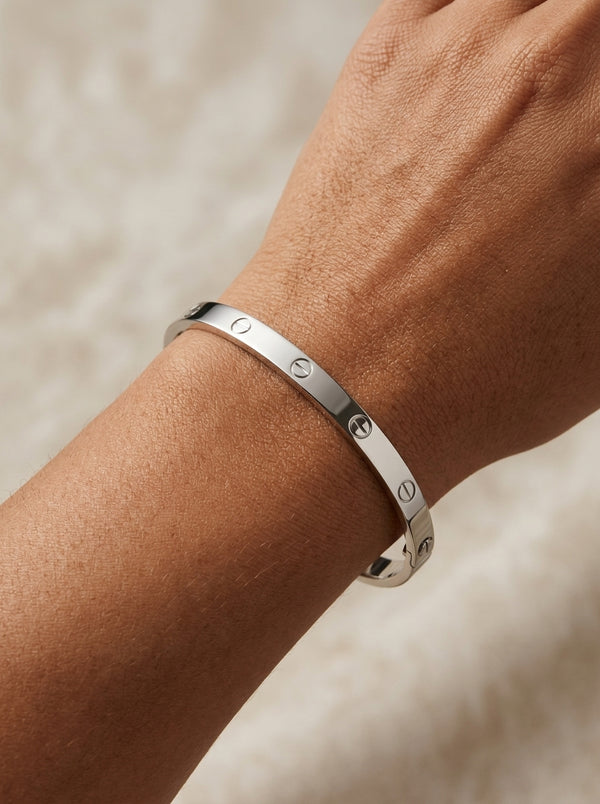 Brazalete de oro blanco 10k tipo diseñador hueco grueso mod 5906 -18 cm