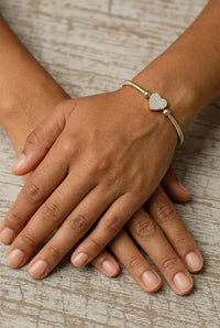Pulsera de oro 10k de corazón  modelo flexible de resorte - 18 cm