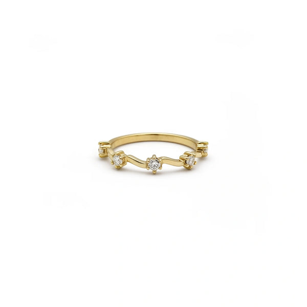 Anillo de oro amarillo 14K con diseño ondulado y circonias