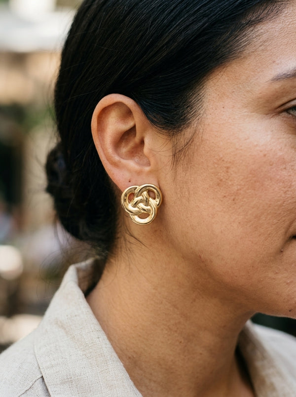 Aretes de oro 10k chunky diseño de nudo entrelazado Mod 6015