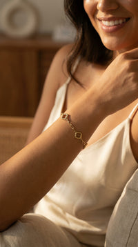 Pulsera Oro 10K Estilo Clip silueta de trébol biselado- 18 cm