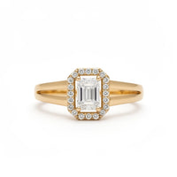 Anillo de oro 14k diseño halo rectangular con incrustaciones de circonias
