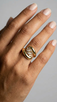 Anillo en oro 14k doble banda con centro de circonias corte baguette
