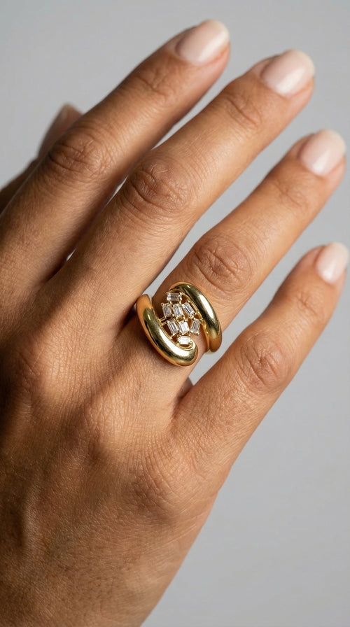Anillo en oro 14k doble banda con centro de circonias corte baguette