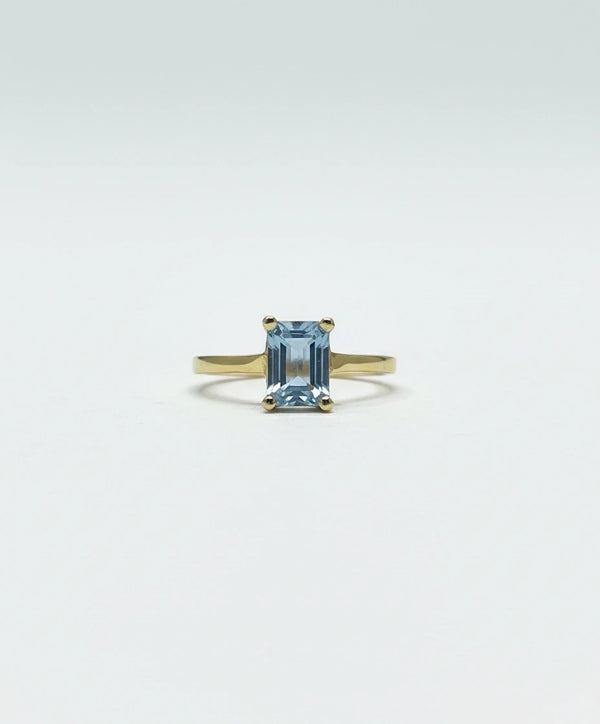 Anillo solitario de oro 10k agua marina Azul corte esmeralda