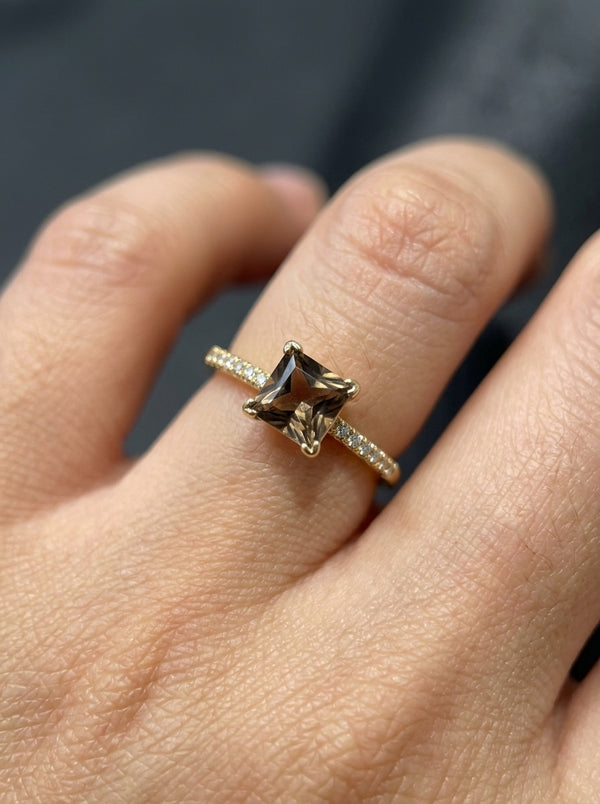 Anillo de oro 14k con piedra natural cuadrada café Mod 5868