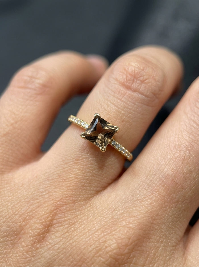 Anillo de oro 14k con piedra natural cuadrada café Mod 5868