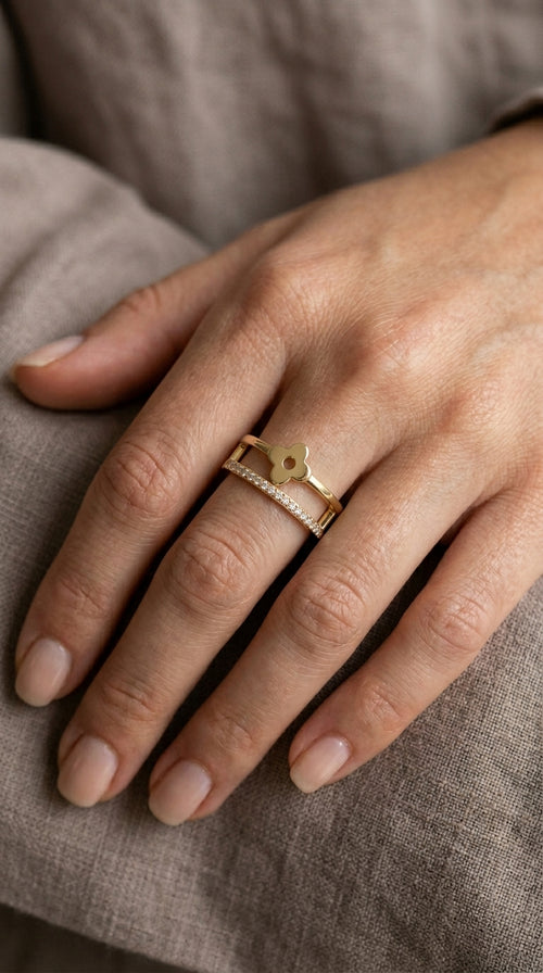Anillo de oro 14k diseño de trébol con circonias Mod. LM5100