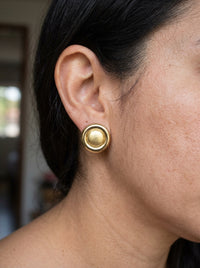 Aretes de oro 14k diseño redondo con acabo satinado Mod 5965 -1.5 cm