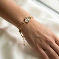 Pulsera de oro 10k diseño de flor en torsal Mod 5654- 18 cm